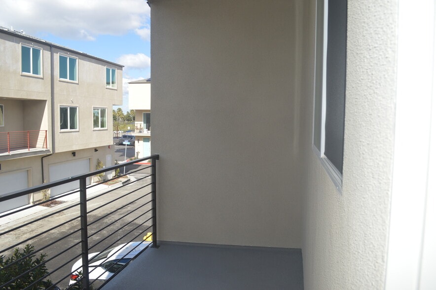 Building Photo - 5202 Sunset Wave Dr