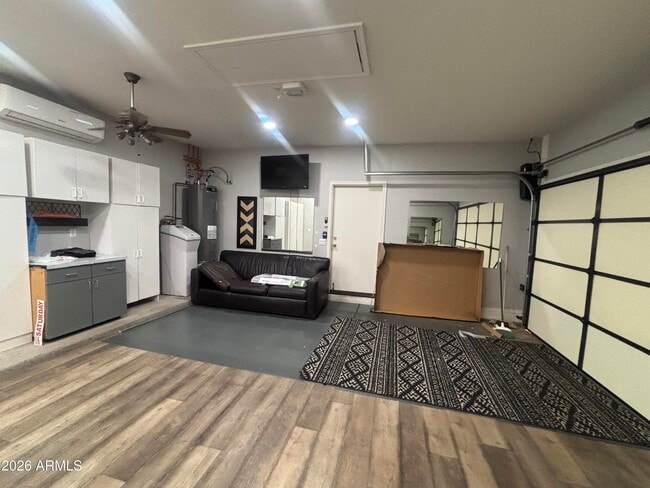 Building Photo - 948 E Savannah Dr