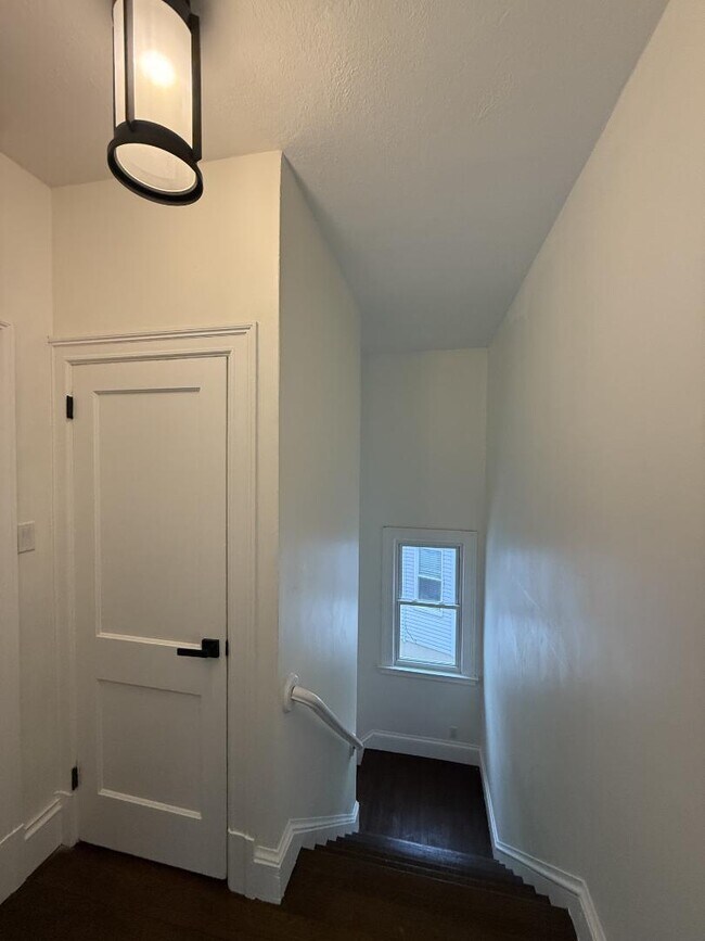 Building Photo - 63 Ashford St