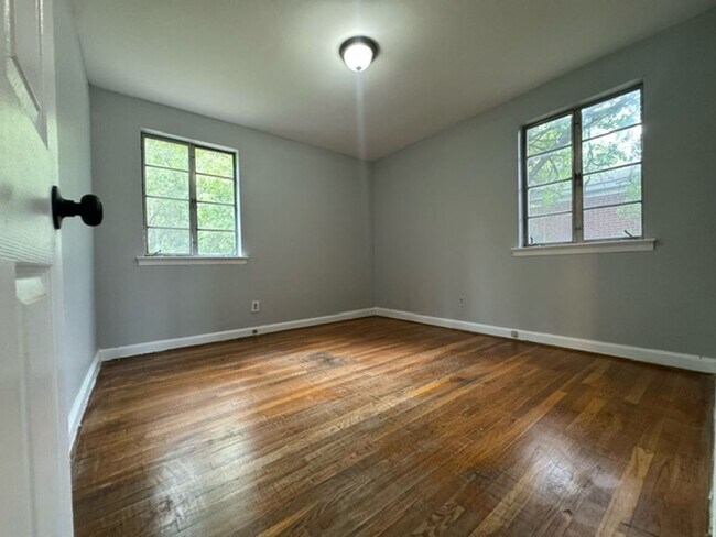 Building Photo - 3445 Le Bron Rd