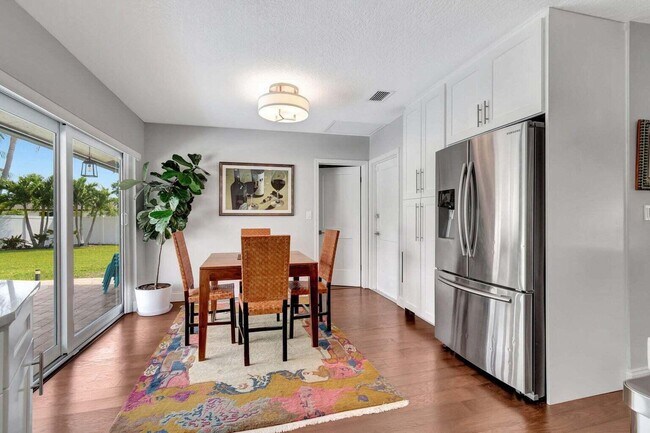 Building Photo - 5660 Golfway Dr