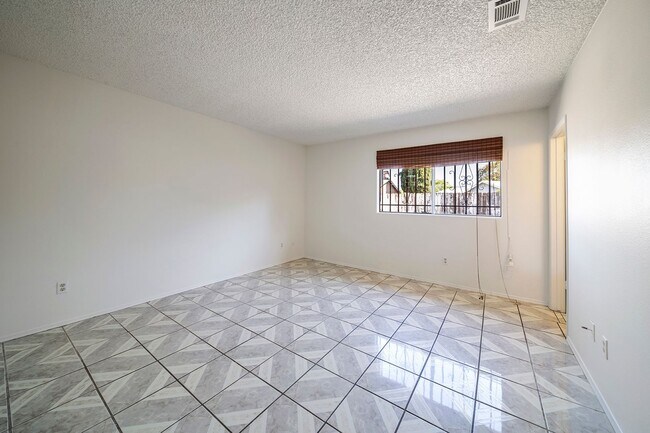 Building Photo - Charming 3 bedroom 2 bath in Escondido!