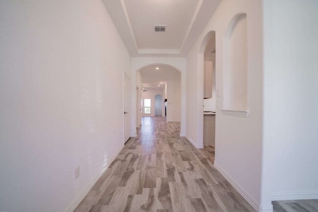Building Photo - Welcome home to you new 3 bed 2 bath locat...