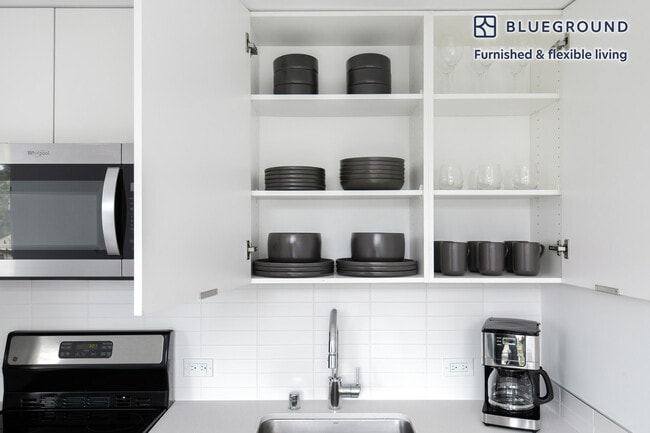 Building Photo - 120 10th Ave E