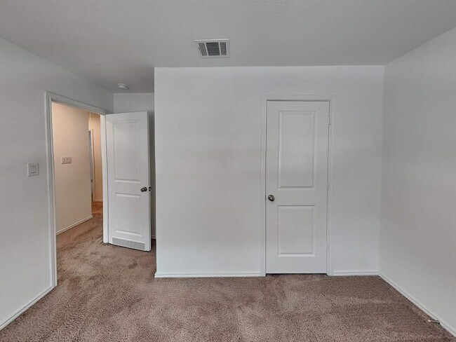 Building Photo - 144 Parish Ln