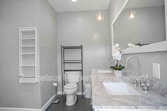 Building Photo - 5960 Nagel St