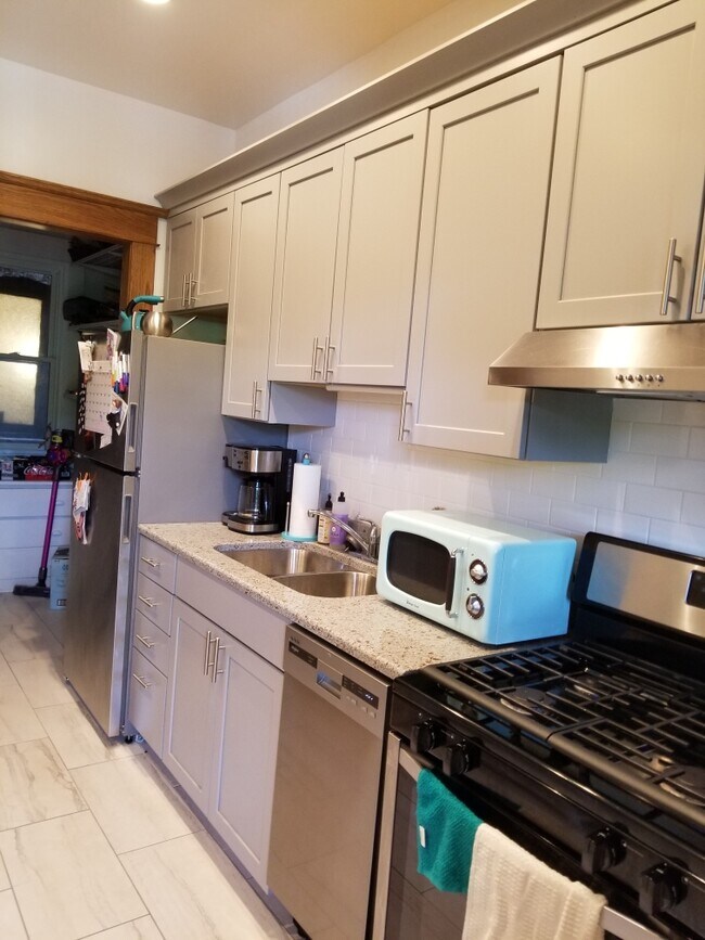 Kitchen looking to pantry - 238 S Oak Park Ave