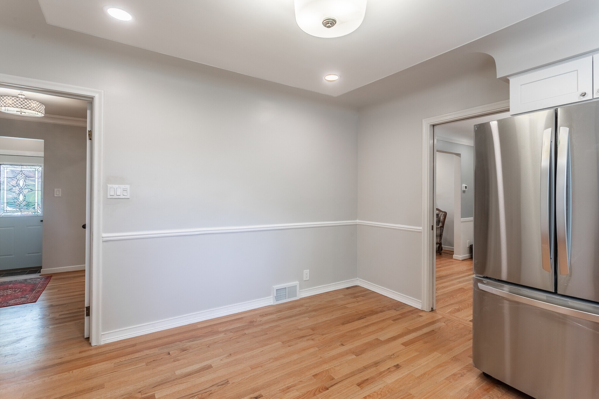 Building Photo - 906 Putney St