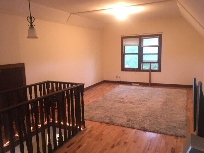 Building Photo - 1628 Winnebago St