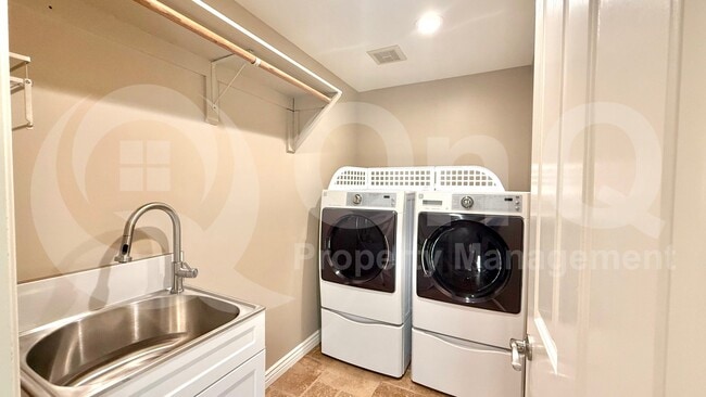 Building Photo - 2744 E Bighorn Ave