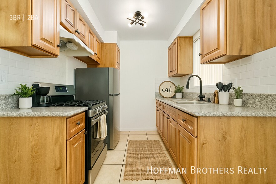 Primary Photo - 6561 Fulton Ave