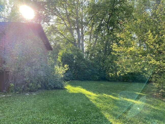 Building Photo - 2360 S 60th E