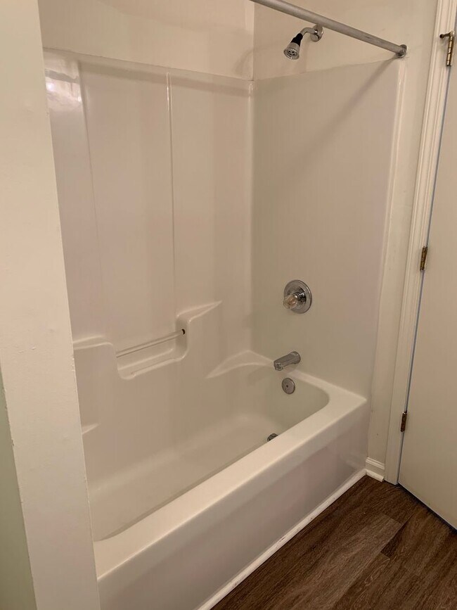 Building Photo - 113 Springwood Ln