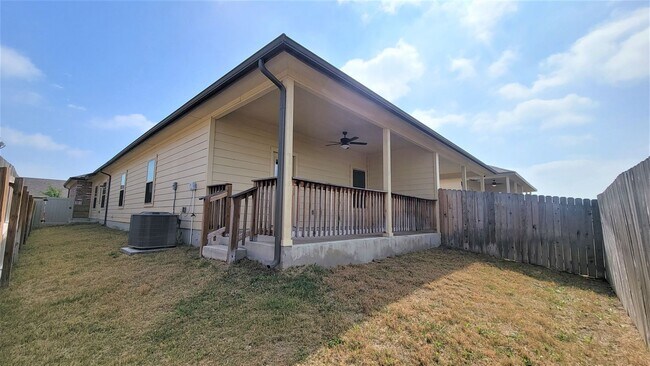Building Photo - Serene Haven: Beautiful Duplex Living in N...