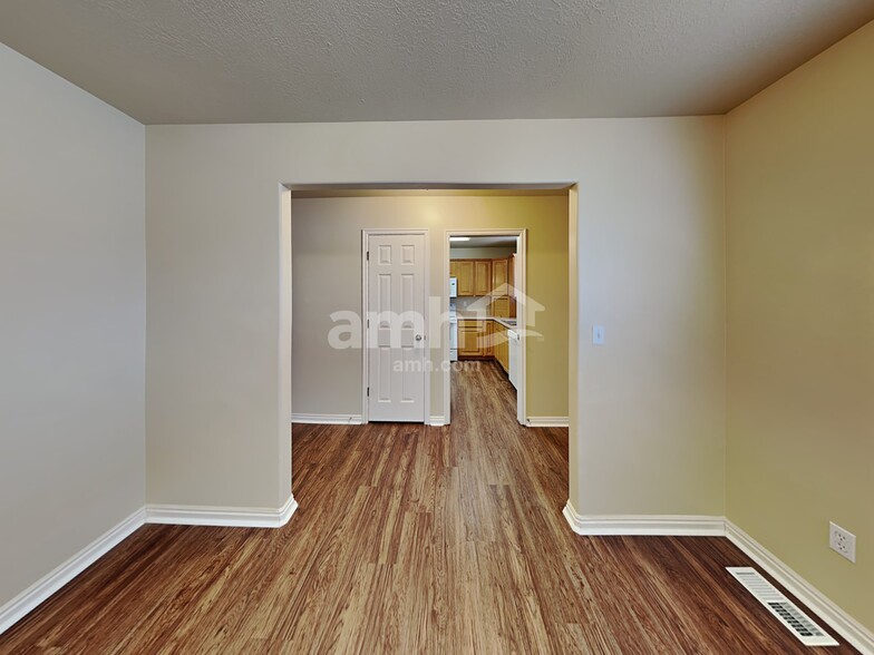 Building Photo - 2313 E 1450 S