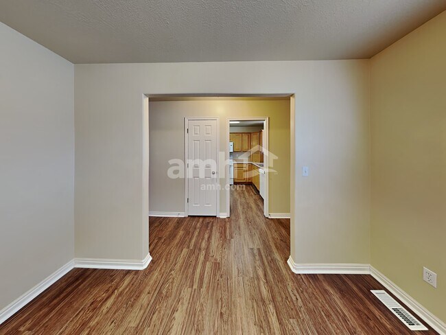 Building Photo - 2313 E 1450 S