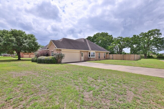 Building Photo - 105 Lawrence Marshall Dr