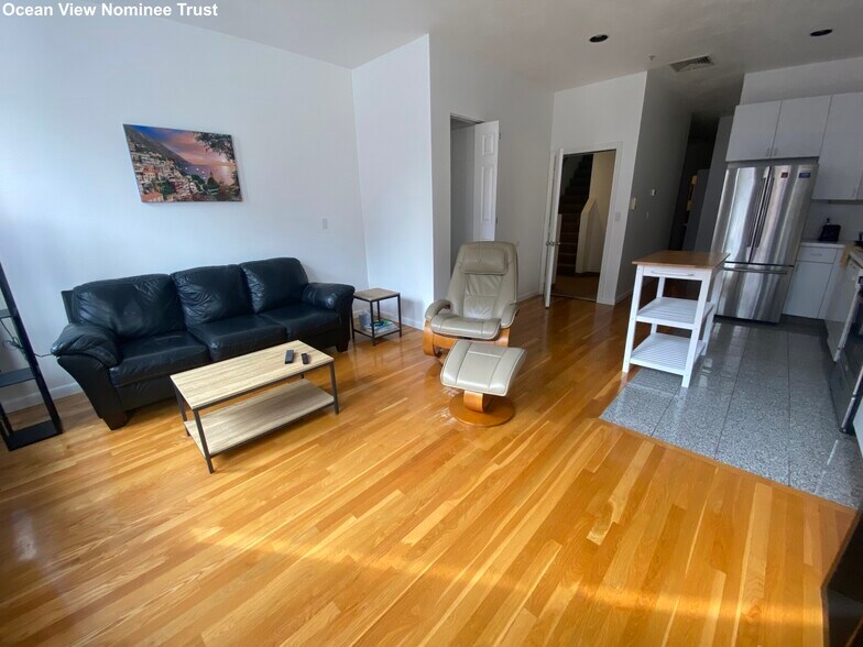 Building Photo - 236 Hanover St