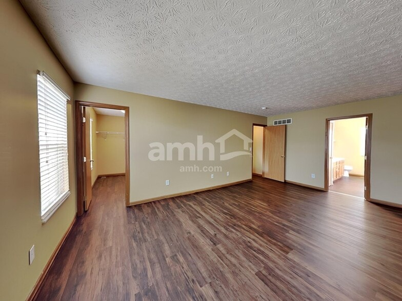 Building Photo - 494 Lockmead Dr