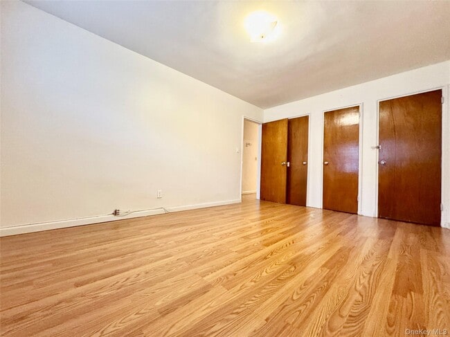 Building Photo - 25-40-40 77th St