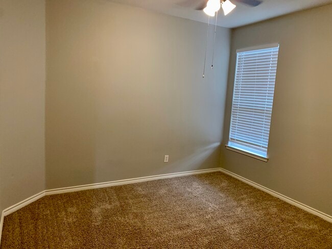 Building Photo - 1415 Millbrook Ln