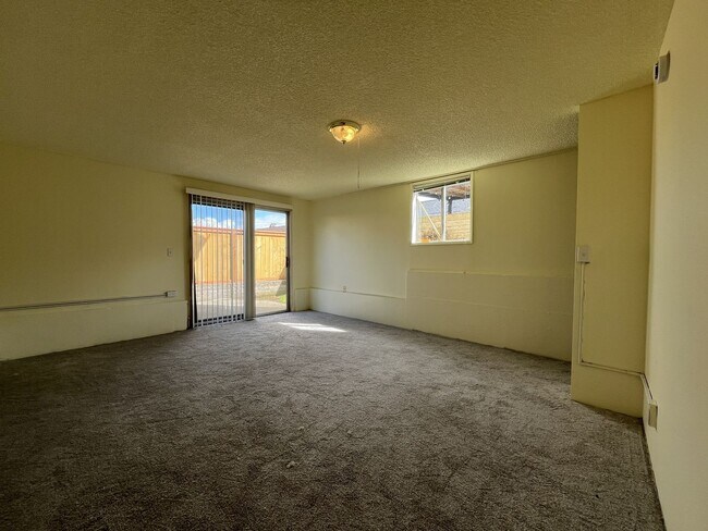 Building Photo - Spacious 3 Bedroom with Bonus Living Area, Patio & Built in Fireplace