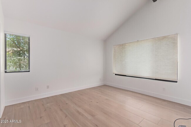 Building Photo - 10055 E Mountainview Lake Dr