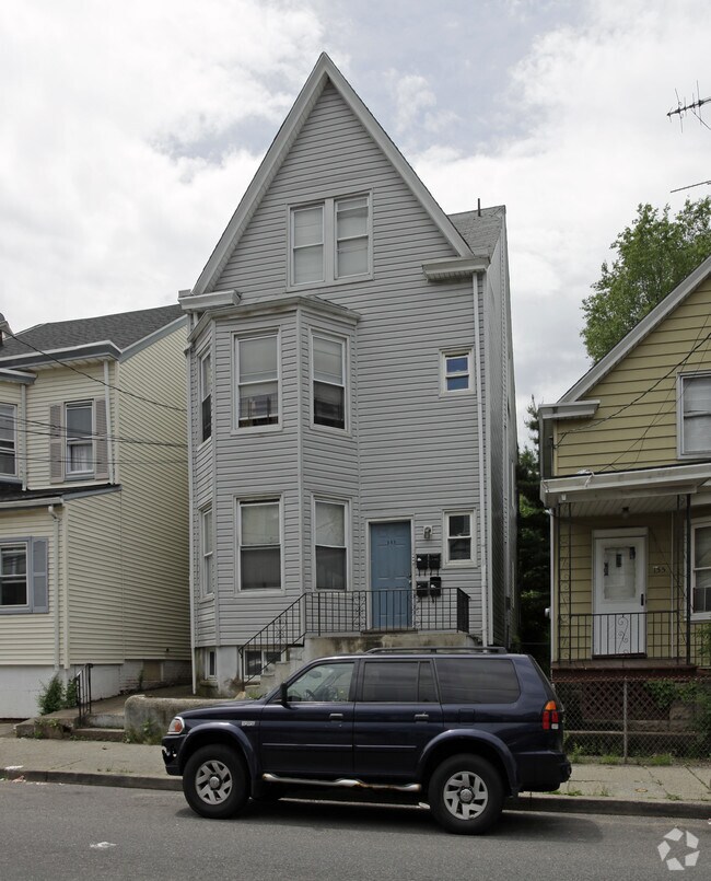 Building Photo - 153 Redwood Ave