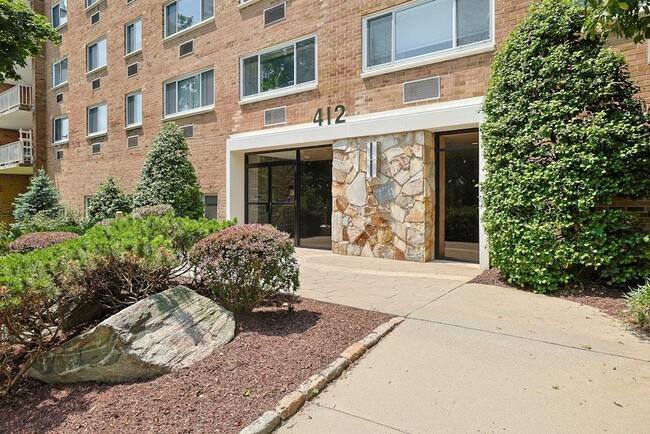 Primary Photo - 412 Benedict Ave