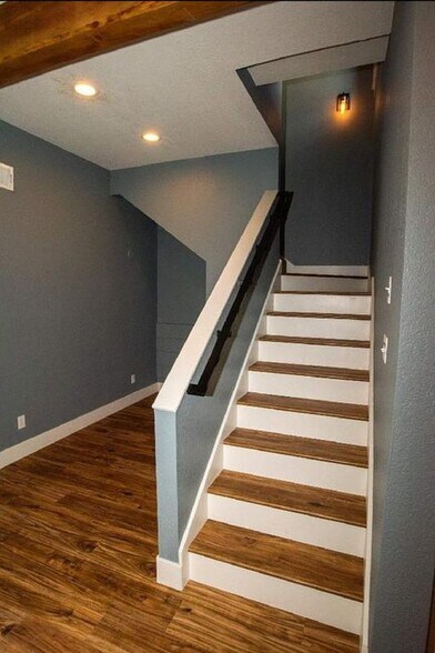 Building Photo - 20825 Crest Dr