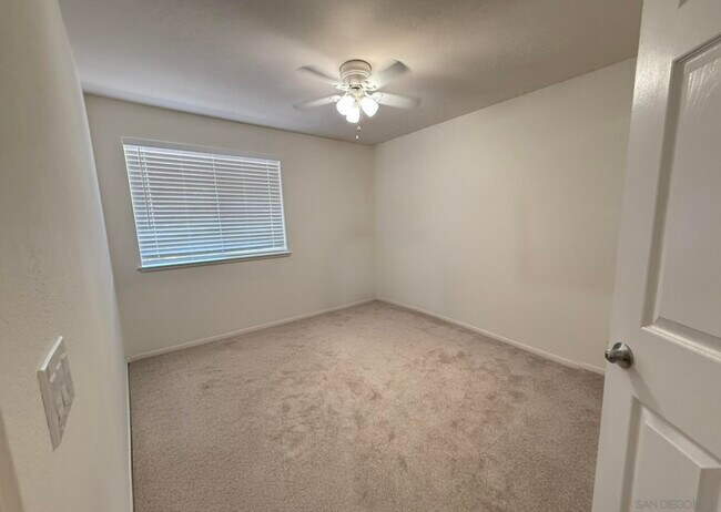 Building Photo - 5006 Palmera Dr