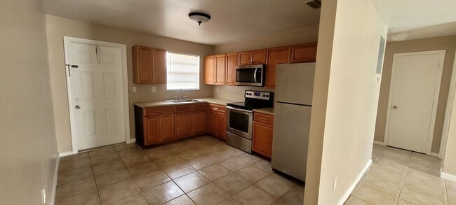 Building Photo - Allancar 164