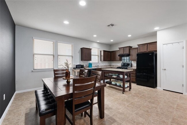 Building Photo - 213 Sambar Dr