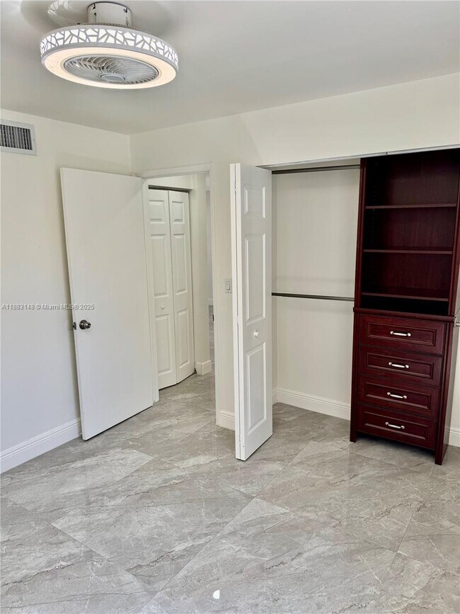 Building Photo - 2740 W 61st St