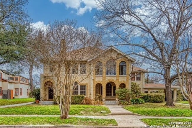 Building Photo - 2 Bed/2 Bath Duplex in Monte Vista Subdivi...