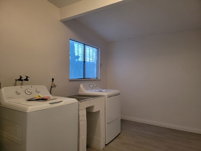 Building Photo - Renovated Single Family Home!  Large backy...