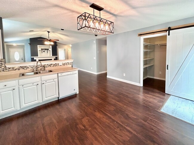 Building Photo - 245 Cardinal Pne Ln