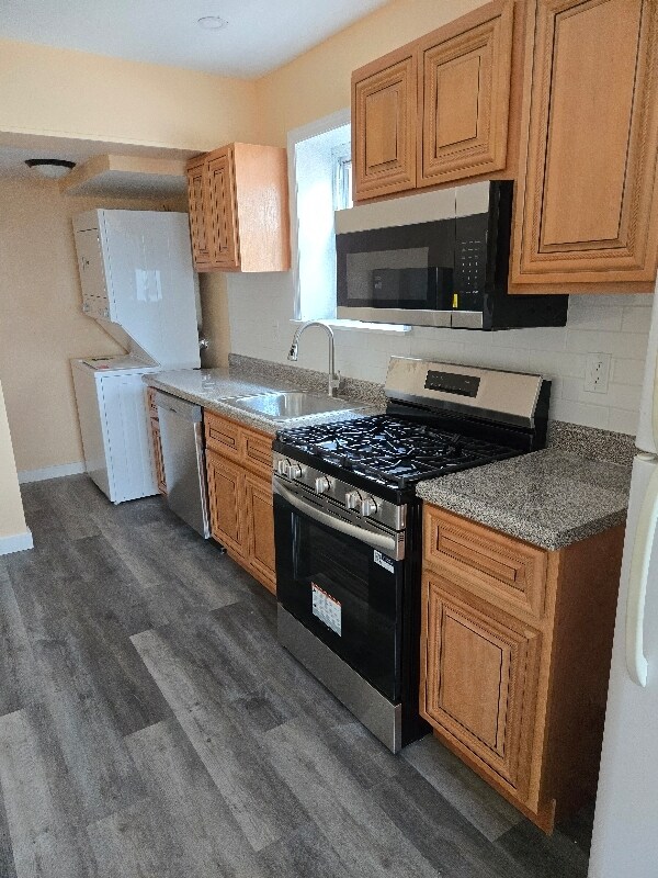 Building Photo - 69-23 De Costa Ave