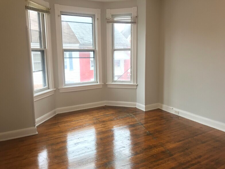 Building Photo - 25 S Locust St