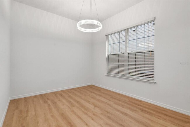 Building Photo - 9377 Meadow Hunt Way