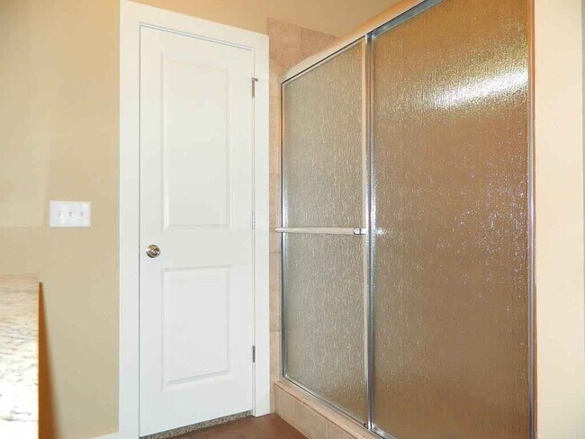 Building Photo - 1025 Creek Side Dr