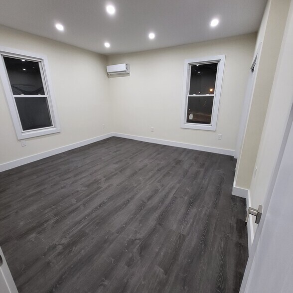 Building Photo - 110 Schley St