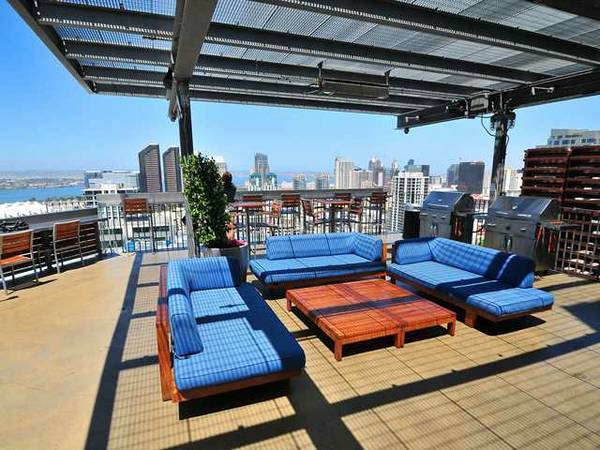 Common Area Lounge Area - 321 10th Ave