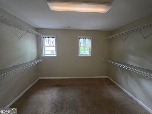 Building Photo - 46 Brookview Dr