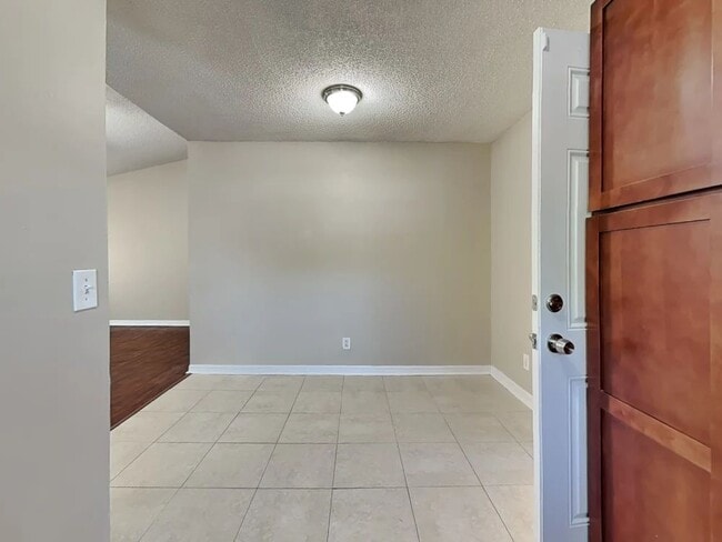 Building Photo - 2431 SW 87th Terrace