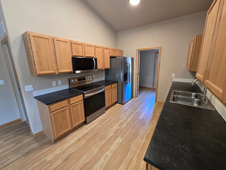 Building Photo - 2203 Marshfield Ln