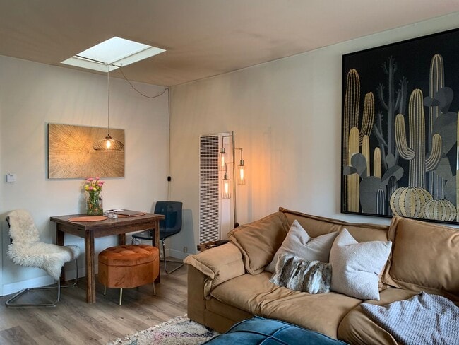 Building Photo - Charming 2Bd/1Ba Pleasure Point Cottage – Steps from the Ocean