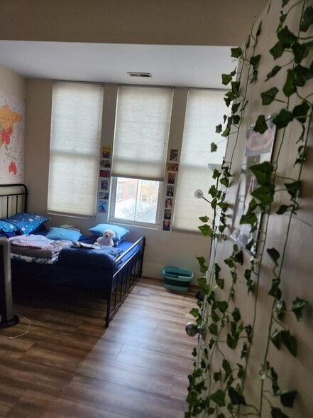 Building Photo - 196 Crown St