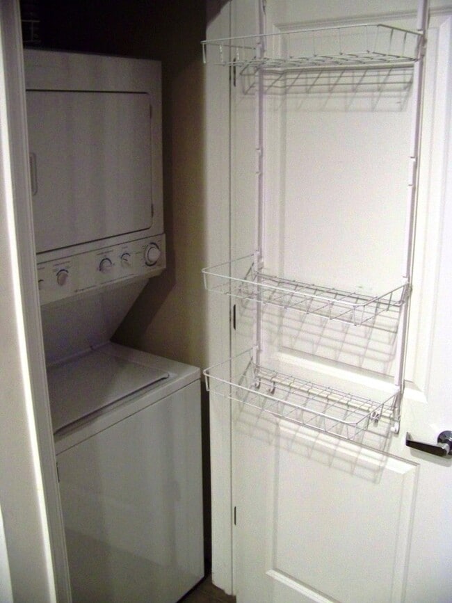 Building Photo - 1 BR / 1 BA Fabulous, One Bedroom in Manchester, Available June 1st!