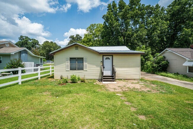Primary Photo - Stunning Renovated 3BR/2BA Home – Move-In ...